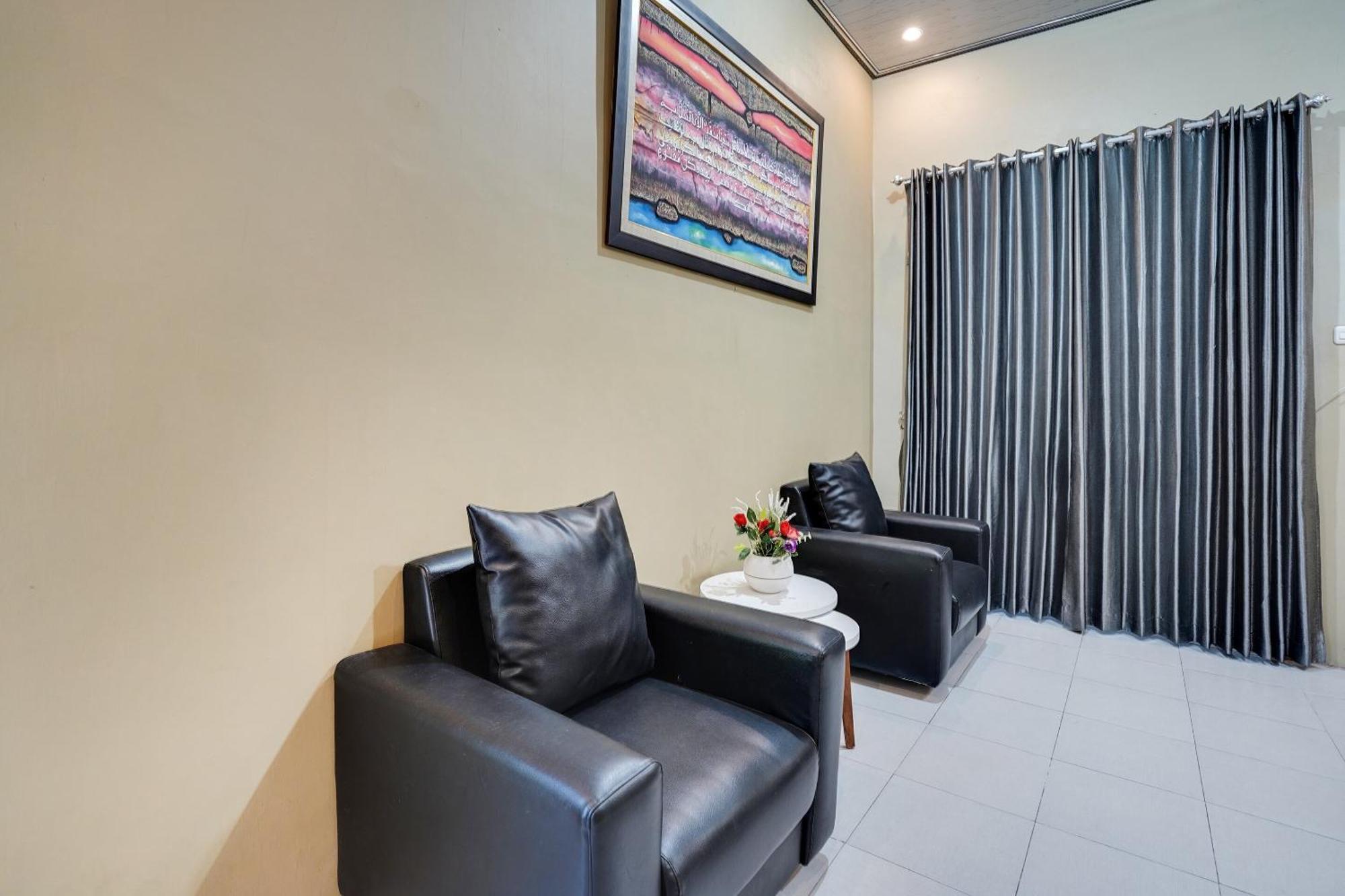 Spot On 91745 Rumah Kost Gresik Syariah Exterior foto